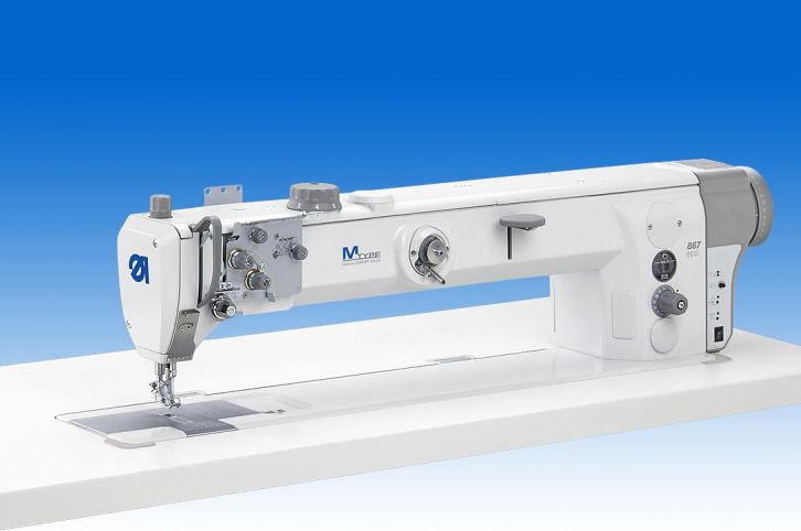 M-TYPE 867-70-M in ECO Longarm ver­sion for versatile single-needle operations