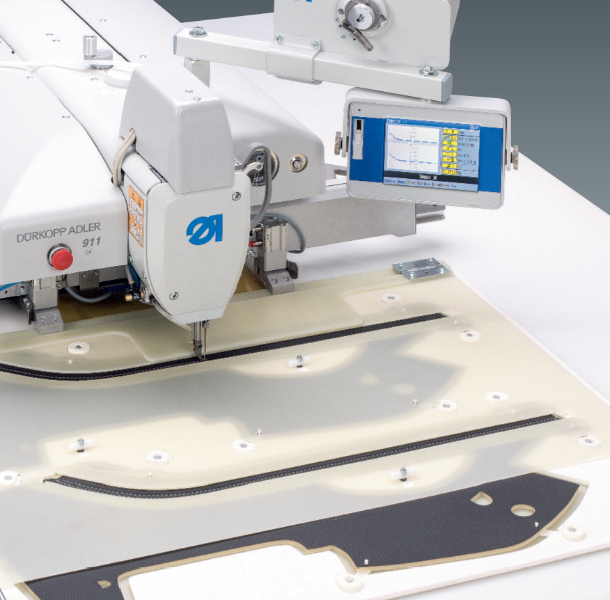 CNC-controlled sewing unit with clamping system for large-area appliqués – sewing field size max. 600 x 550 mm